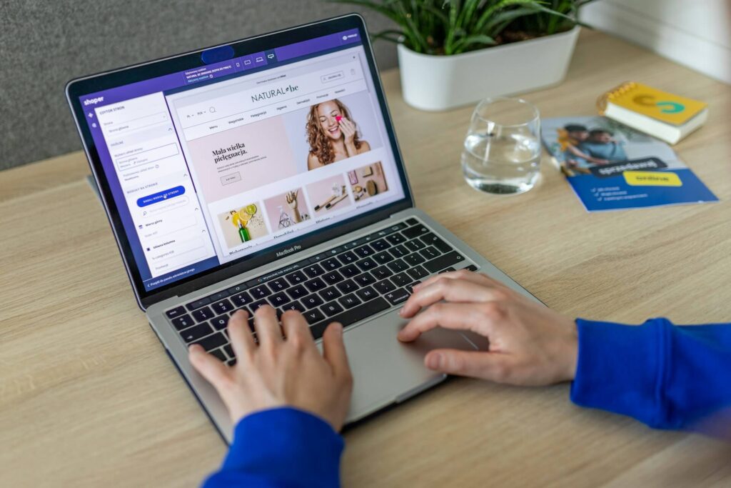 Webshop adózása: mit kell tudni az online kereskedelem pénzügyi hátteréről?